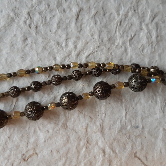 Multi-strand necklace. - Picture 2 of 2